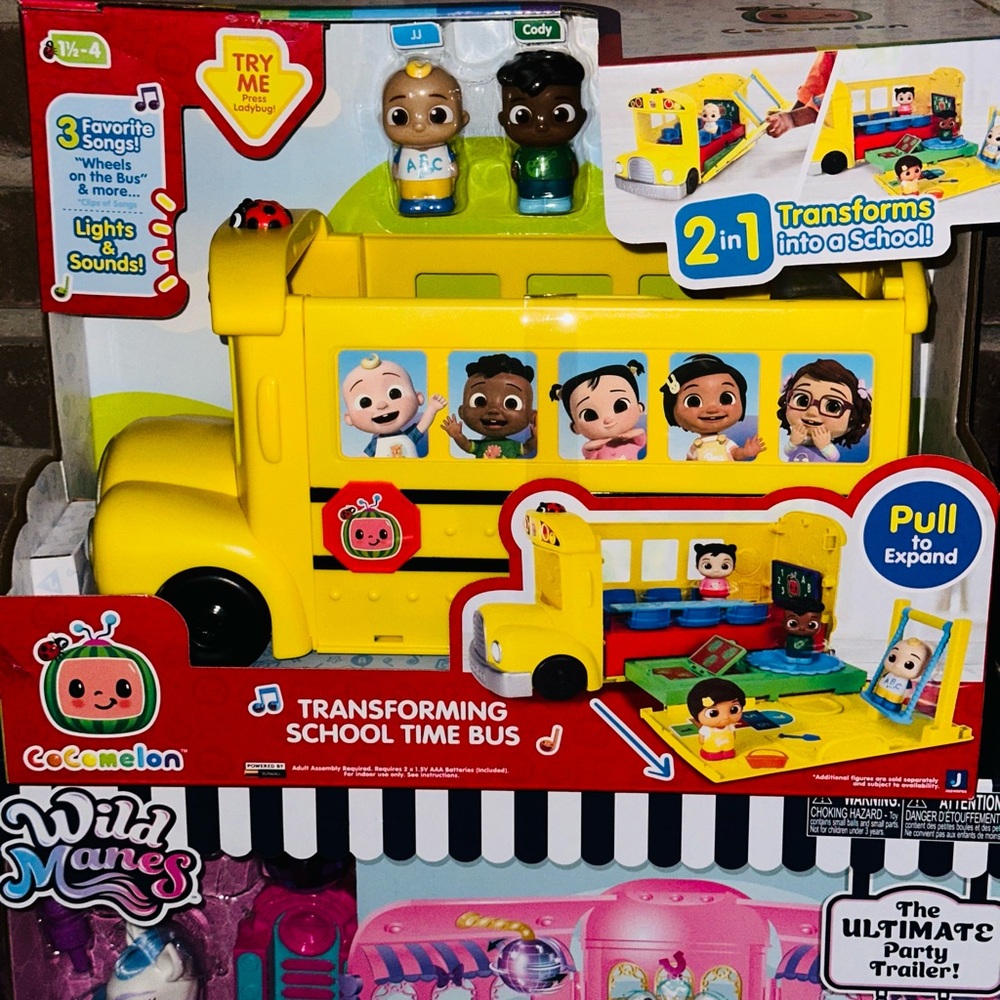 Cocomelon Transforming Action Figure School Bus Playset
